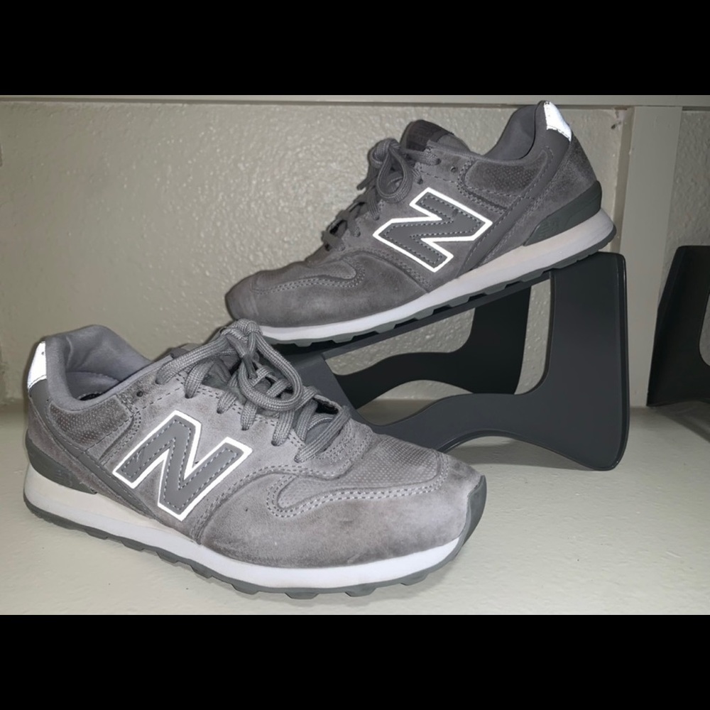 New balance tennis shoes